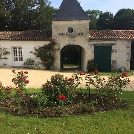 Bed and Breakfast Le Logis Du Plessis Chaniers Exterior foto
