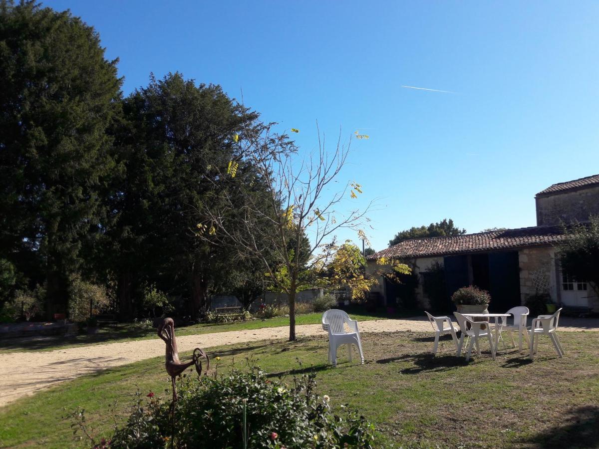 Bed and Breakfast Le Logis Du Plessis Chaniers Exterior foto