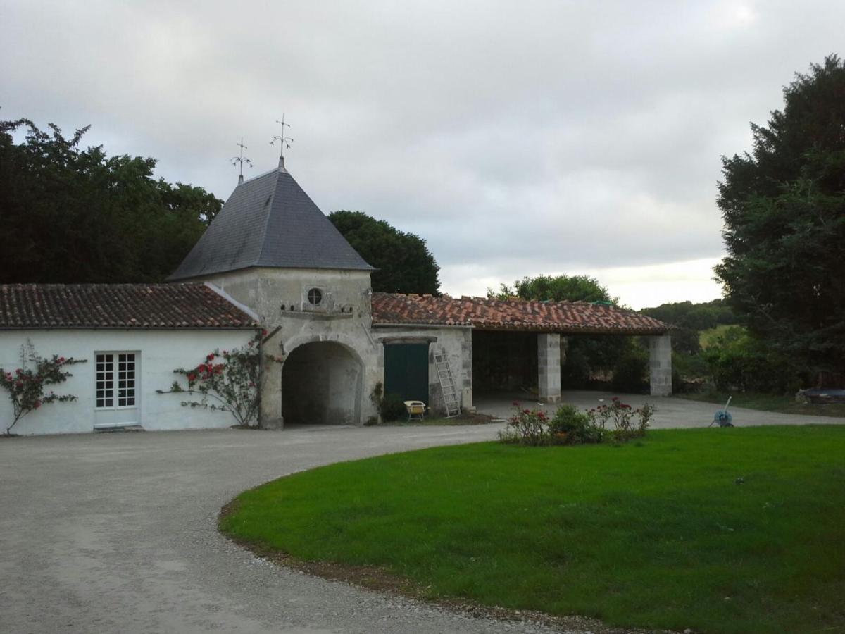 Bed and Breakfast Le Logis Du Plessis Chaniers Exterior foto