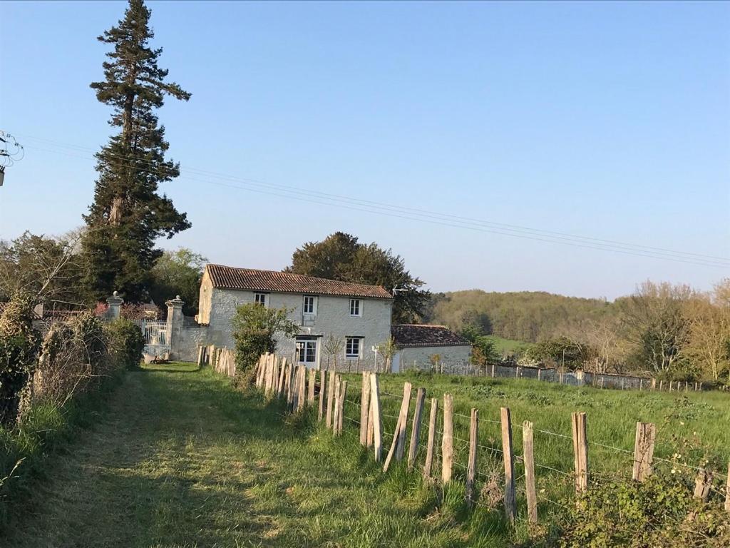 Bed and Breakfast Le Logis Du Plessis Chaniers Exterior foto