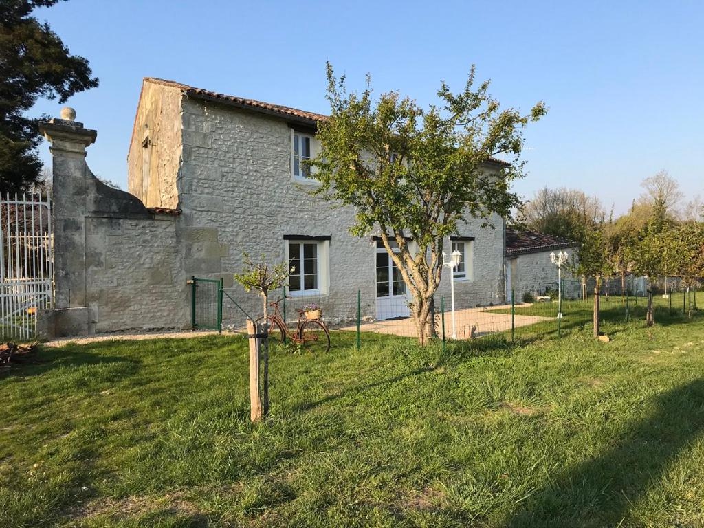 Bed and Breakfast Le Logis Du Plessis Chaniers Exterior foto